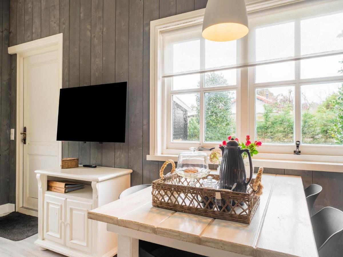Quaint Summer Holiday Home In Egmond Binnen Exteriör bild